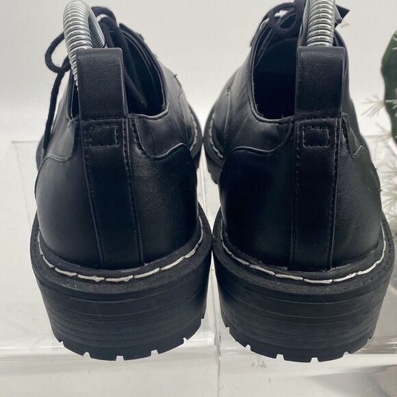 New Torrid Black Oxford Lace-up Sz 7 Extra Wide Vegan Leather - Picture 8 of 11